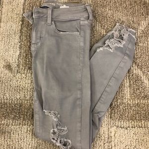 Destructed skinny jeans
